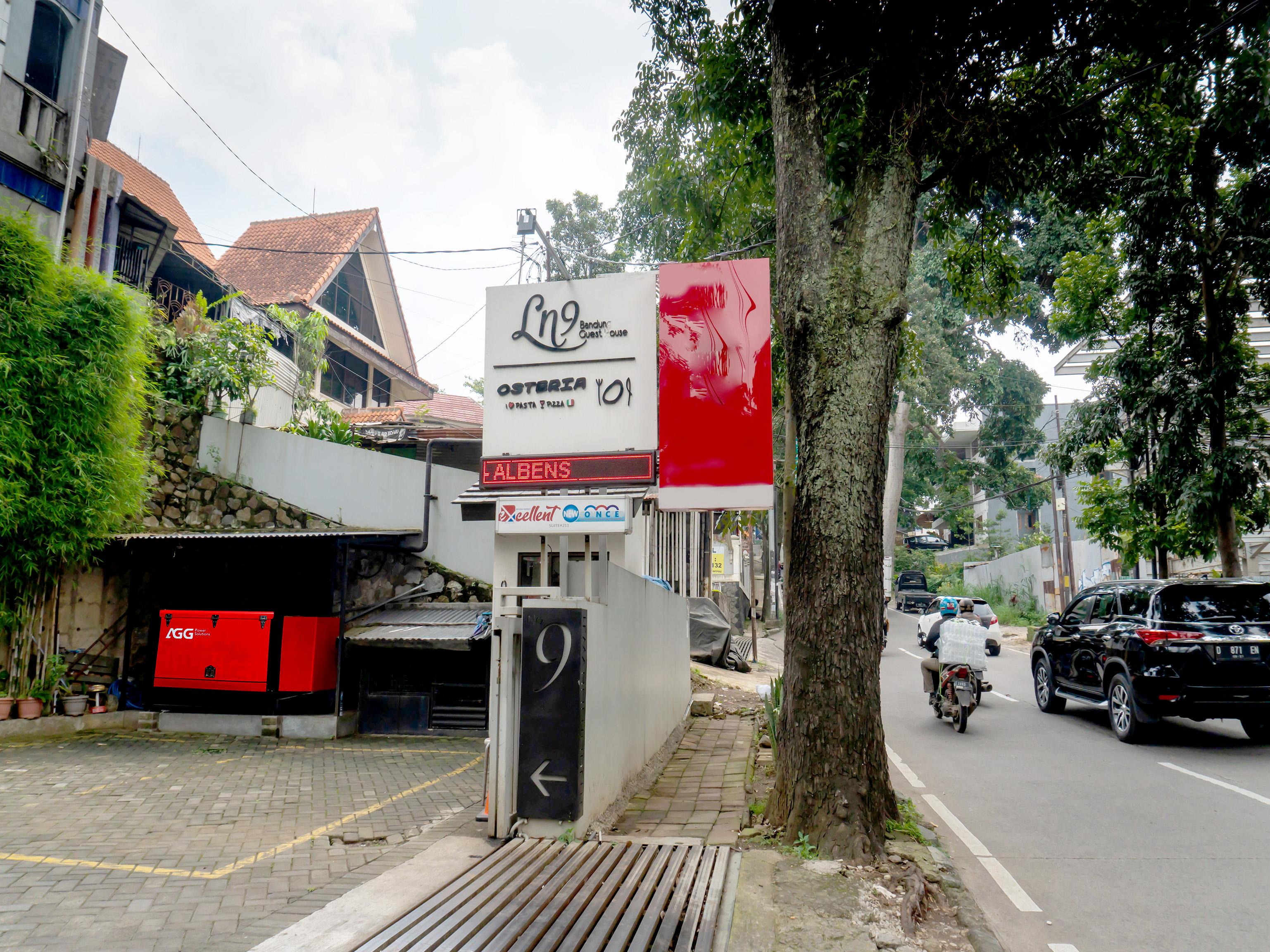Ln9 Bandung Guest House Extérieur photo