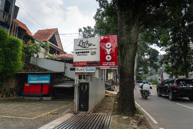 Ln9 Bandung Guest House Extérieur photo